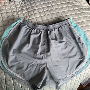 Women’s XL Nike Tempo Shorts